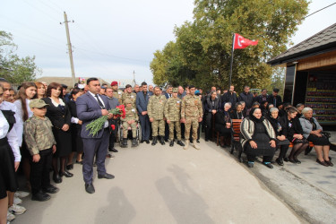 Bu gün döyüş yoldaşlarının "Qara qartal" ləqəbi verdiyi “Azərbaycan Bayrağı” ordenli kiçik gizir Röyal Mədətovun adını əbədiləşdirən ikinci bulağın açılışı olub 