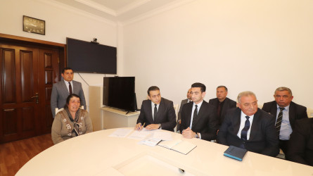 Qazax RİH-də keçirilən ümumi qəbulda icra başçısı vətəndaşların müraciətini dinləyib