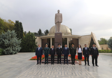 Qazaxda 1 oktyabr - Prokurorluq işçilərinin peşə bayramı münasibətilə Ulu Öndər Heydər Əliyevin abidəsi ziyarət edilib