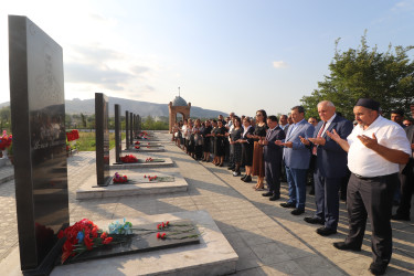 Yeni asfalt örtüyü vurulan Daş Salahlı kəndindəki Şəhidlər Xiyabanında şəhid ailələri ilə görüş olub