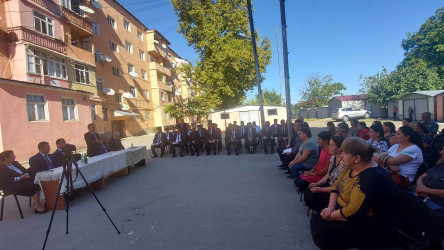 Qazaxda icra başçısının sentyabr ayında vətəndaşlarla nəzərdə tutulan sonuncu səyyar görüşü Əliağa Şıxlinski küçəsində 4,5 saylı binalarda yaşayan sakinlərlə keçirilib