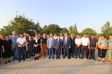 Yeni asfalt örtüyü vurulan Daş Salahlı kəndindəki Şəhidlər Xiyabanında şəhid ailələri ilə görüş olub