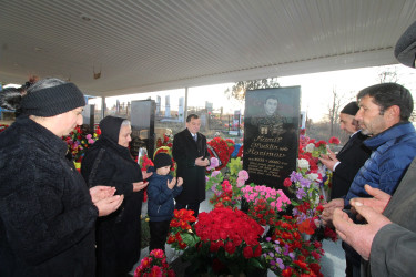 Qazaxda icra başçısı 31 dekabr - Dünya Azərbaycanlılarının Həmrəylik Günü və Yeni il bayramı ərəfəsində Vətən müharibəsi şəhidlərini yad edib