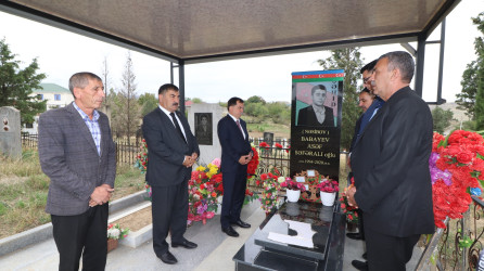 Qazaxda icra başçısı 27 Sentyabr - Anım Günü ərəfəsində Vətən müharibəsi şəhidlərinin məzarlarını ziyarət edib