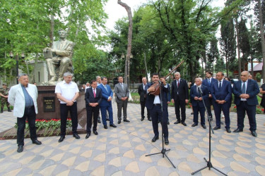 Qazaxda Xalq yazıçısı İsmayıl Şıxlının adını daşıyan park əsaslı təmirdən sonra yenidən sakinlərin istifadəsinə verilib