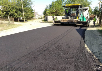 İcra başçısı yeni asfalt örtüyü vurulan Bakı və Əhməd Seyidov küçələrində görülmüş işlərlə tanış olub