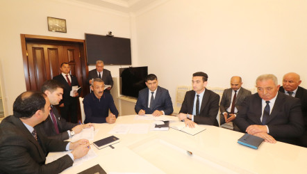 Qazax RİH-də keçirilən ümumi qəbulda icra başçısı vətəndaşların müraciətini dinləyib