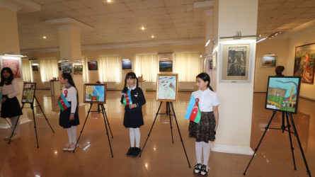 Qazaxda 8 Noyabr - Zəfər Gününə həsr olunmuş “Tarix yazan Qəhrəmanlarımız” adlı rəsm sərgisi keçirilib