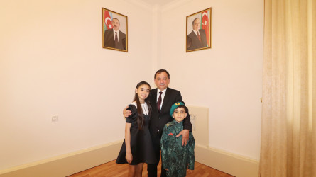 Qazaxda icra başçısı məktəblilərlə görüşüb