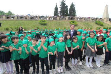 Qazaxda Ümummilli Lider Heydər Əliyevin anadan olmasının 100 illiyinə həsr olunmuş fləşmob keçirilib