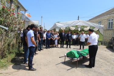 İcra başçısı şəhid Elxan Qurbanovun atasının dəfn mərasimində iştirak edib və ailəsinə başsağlığı verib