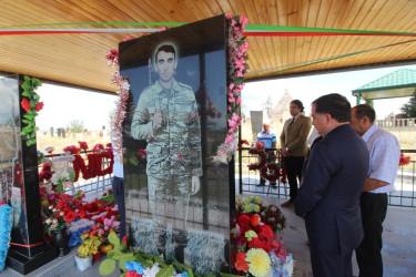 Qazaxda icra başçısı Qurban bayramı ərəfəsində Vətən müharibəsi şəhidlərinin məzarlarını ziyarət edib