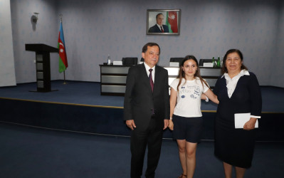 İcra başçısı Qazaxda səfərdə olan “Gənc alimlərin yay düşərgəsi”nin iştirakçıları ilə görüşüb