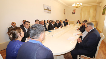 Qazax RİH-də keçirilən ümumi qəbulda icra başçısı vətəndaşların müraciətini dinləyib