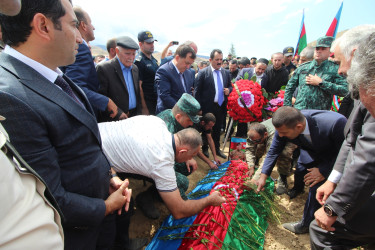 Qazaxda şəhid baş leytenant Yunis Kazımov doğulduğu Kəmərli kəndində son mənzilə yola salınıb