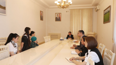 Qazaxda icra başçısı məktəblilərlə görüşüb