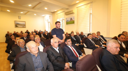 Qazaxda iri heyvandarlıq təsərrüfatı sahiblərinin iştirakı ilə iclas keçirilib