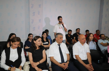 İcra başçısı Qazaxda səfərdə olan “Gənc alimlərin yay düşərgəsi”nin iştirakçıları ilə görüşüb