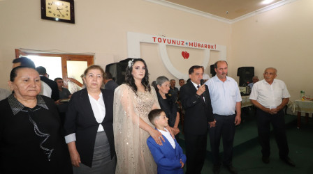 Qazaxda icra başçısı Vətən müharibəsi şəhidinin övladının kiçik toy məclisində iştirak edib və xoş arzularını çatdırıb