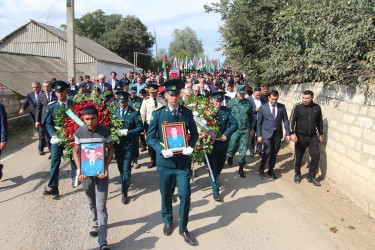 Qazaxda şəhid baş gizir Azər Məmmədov doğulduğu Kəmərli kəndində son mənzilə yola salındı