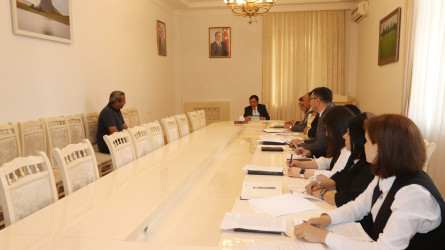İcra başçısı vətəndaşları fərdi qəbul edərək müraciətlərini dinləyib