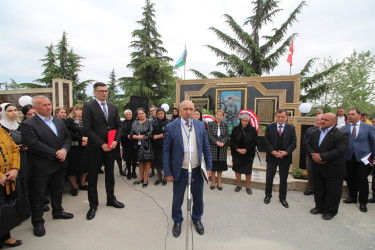 Qazaxda “Azərbaycan Bayrağı” ordenli Vətən müharibəsi şəhidinin adını əbədiləşdirən bulaq-abidə kompleksinin açılışı olub