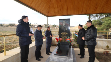 Qazaxda icra başçısı qəhrəman Vətən oğullarını məzarları başında ehtiramla anıb