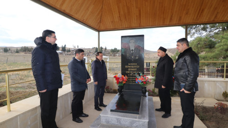 Qazaxda icra başçısı qəhrəman Vətən oğullarını məzarları başında ehtiramla anıb