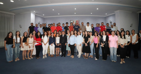 İcra başçısı Qazaxda səfərdə olan “Gənc alimlərin yay düşərgəsi”nin iştirakçıları ilə görüşüb