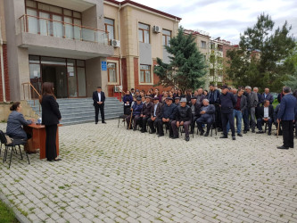 Millət vəkili Ülviyyə Ağayeva Qazaxbəyli kəndində məcburi köçkünlərin məskunlaşdığı Yeni qəsəbədə sakinlərlə görüşüb