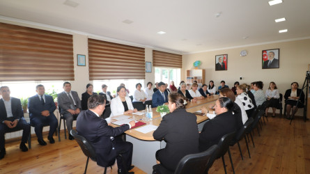 İcra başçısı Qazax şəhər Səməd Vurğun adına 2 nömrəli tam orta məktəbin müəllimləri ilə görüşüb