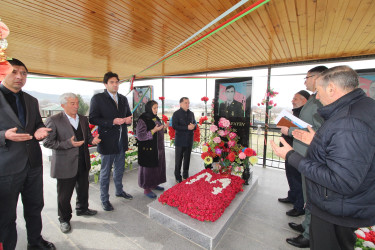 Qazaxda icra başçısı Novruz bayramı ərəfəsində Vətən müharibəsi şəhidlərinin məzarlarını ziyarət edib