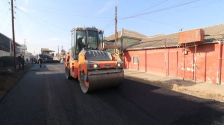 Qazaxda icra başçısı Ağköynək kəndində yeni asfalt örtüyü döşənən Çərkəz İsmayılov küçəsində görülmüş işlərlə tanış olub