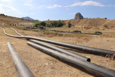 İcra başçısı Daş Salahlı kənd sakinlərinin su təminatının yaxşılaşdırılması istiqamətində görülən işlərlə yerində maraqlanıb