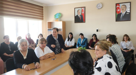 İcra başçısı Qazax şəhər Səməd Vurğun adına 2 nömrəli tam orta məktəbin müəllimləri ilə görüşüb