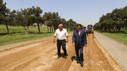 Qazaxda daha bir avtomobil yoluna yeni asfalt örtüyü döşənir. İcra başçısı görülmüş işlərlə yerində maraqlanıb – FOTOLAR