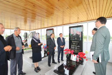 Qazaxda icra başçısı 27 Sentyabr - Anım Günü ərəfəsində Vətən müharibəsi şəhidlərinin məzarlarını ziyarət edib