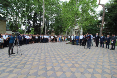 Qazaxda Xalq yazıçısı İsmayıl Şıxlının adını daşıyan park əsaslı təmirdən sonra yenidən sakinlərin istifadəsinə verilib