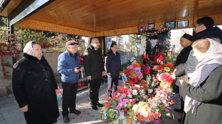 Qazaxda 31 dekabr - Dünya Azərbaycanlılarının Həmrəyliyi Günü və Yeni il bayramı ərəfəsində şəhidlərin məzarları ziyarət edilib