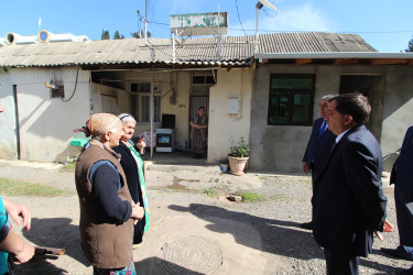 İcra başçısı dam örtükləri yenilənəcək birmərtəbəli binalara baxış keçirib