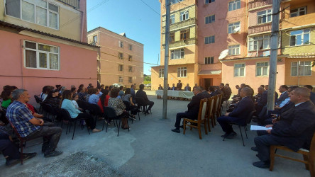 Qazaxda icra başçısının sentyabr ayında vətəndaşlarla nəzərdə tutulan sonuncu səyyar görüşü Əliağa Şıxlinski küçəsində 4,5 saylı binalarda yaşayan sakinlərlə keçirilib