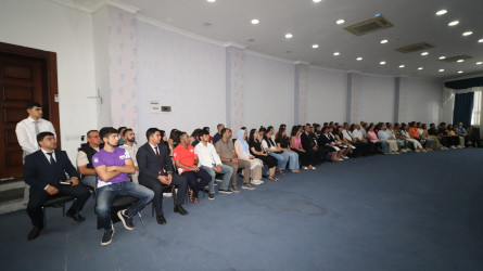 İcra başçısı Qazaxda səfərdə olan “Gənc alimlərin yay düşərgəsi”nin iştirakçıları ilə görüşüb