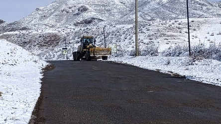 Qazaxda icra başçısı sərhəd kəndlərində olub və qarın yağması ilə əlaqədar yollardakı mövcud vəziyyətlə maraqlanıb