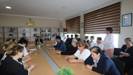 İcra başçısı Qazax şəhər Səməd Vurğun adına 2 nömrəli tam orta məktəbin müəllimləri ilə görüşüb