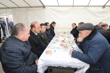 Qazaxda icra başçısı dünən avtoqəza zamanı dünyasını dəyişən hərbçilərin dəfn mərasimlərində iştirak edib və ailələrinə başsağlığı verib