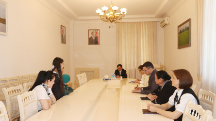 Qazaxda icra başçısı məktəblilərlə görüşüb