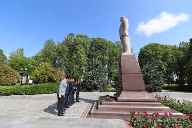 Qazaxda Ümummilli Lider Heydər Əliyevin anadan olmasının 100 illiyinə həsr olunmuş “Ulu Öndər Heydər Əliyevin irsi milli sərvətimizdir” mövzusunda tədbir keçirilib