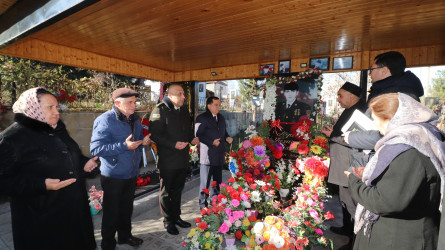 Qazaxda 31 dekabr - Dünya Azərbaycanlılarının Həmrəyliyi Günü və Yeni il bayramı ərəfəsində şəhidlərin məzarları ziyarət edilib