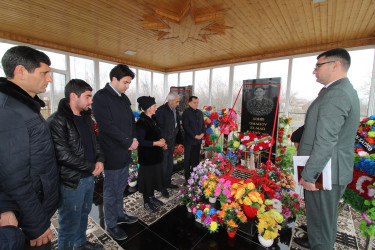 Qazaxda icra başçısı Novruz bayramı ərəfəsində Vətən müharibəsi şəhidlərinin məzarlarını ziyarət edib