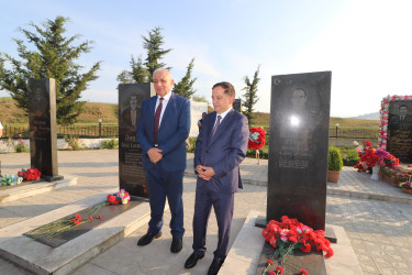 Yeni asfalt örtüyü vurulan Daş Salahlı kəndindəki Şəhidlər Xiyabanında şəhid ailələri ilə görüş olub